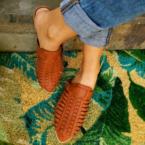🚨LAST PAIR//The Denver// cognac buckle mule flat - Picture 4 of 6